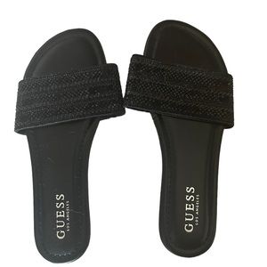 ❤️NWOT Guess slide sandals 🖤